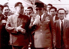 1965年蘇加諾總統(tǒng)迎接周恩來總理訪問印.右二為司徒眉生.