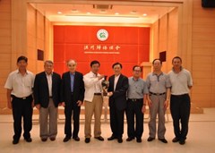 雙方交換紀(jì)念品