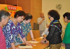 等待比賽結(jié)果