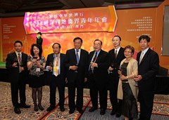 林軍主席與來自臺灣的嘉賓合影留念
