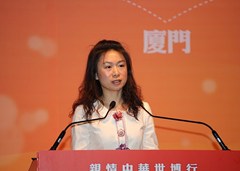 李佳鳴希望年輕人不要貪圖一時(shí)工資高低，要把眼光放長遠(yuǎn)