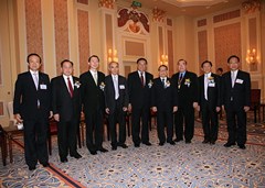 僑總負(fù)責(zé)人與部分主禮嘉賓合照