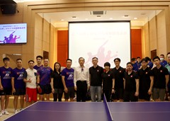 劉雅煌會長與建築師協(xié)會梁頌衍會員大會主席及其隊伍合照