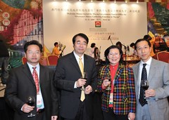 國務(wù)院僑辦許又聲副主任與嘉賓合照